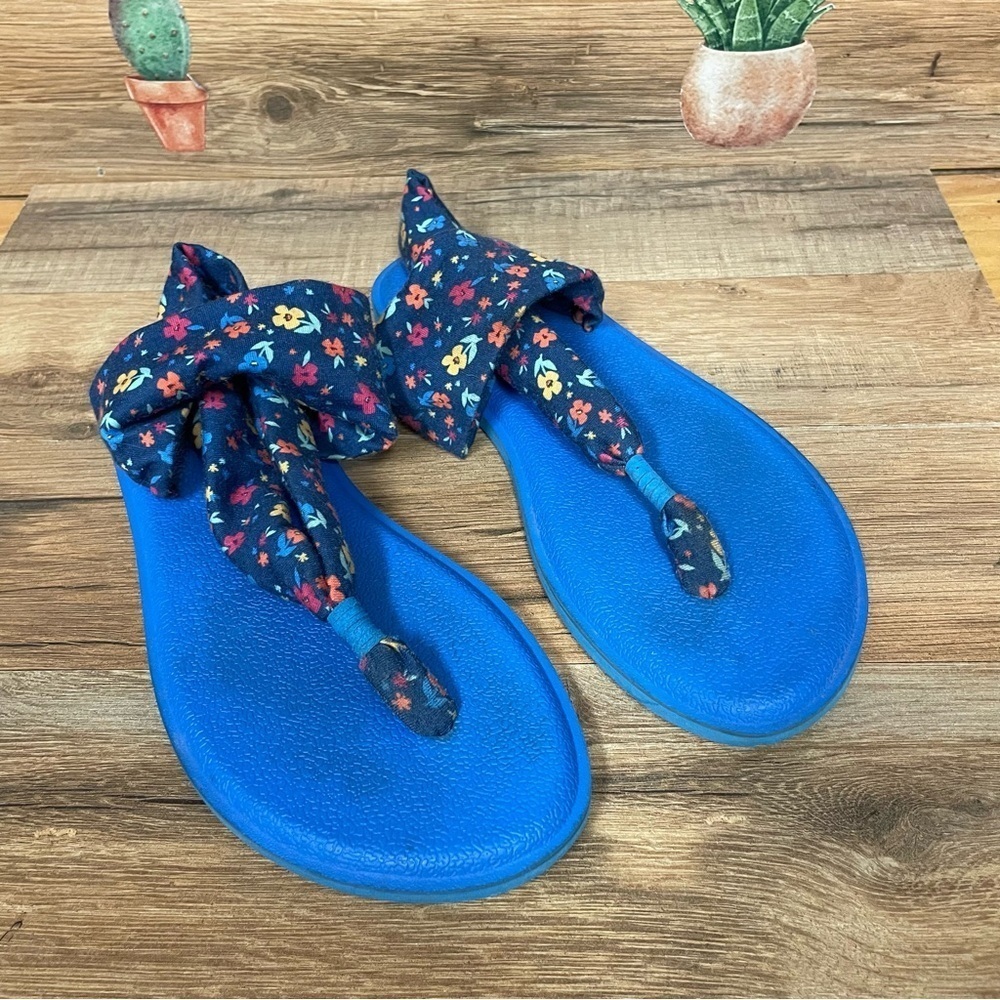 Sanuk kids yoga mat sandals blue floral print size 4-5